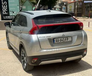 Mitsubishi Eclipse 2022 Gris