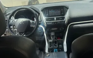 Mitsubishi Eclipse 2022 Gris