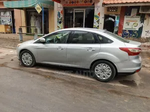 Ford Focus 2012 Gris