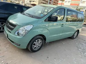 Location Mini Van De 11 Places