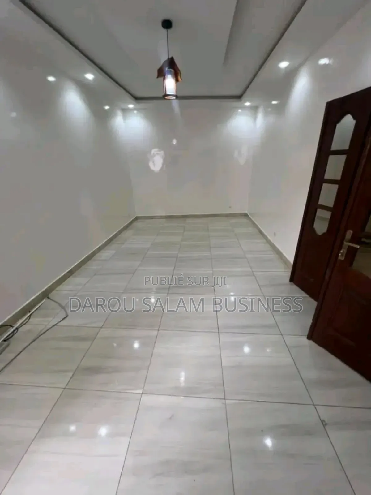 Furnished 5chbre Maison dans Foire, Yoff à Vendre