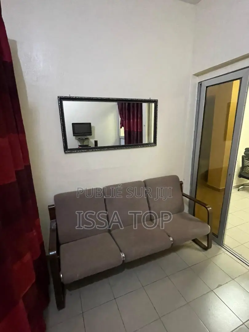 Furnished 1chbre Studio dans Patte d'Oie à Louer