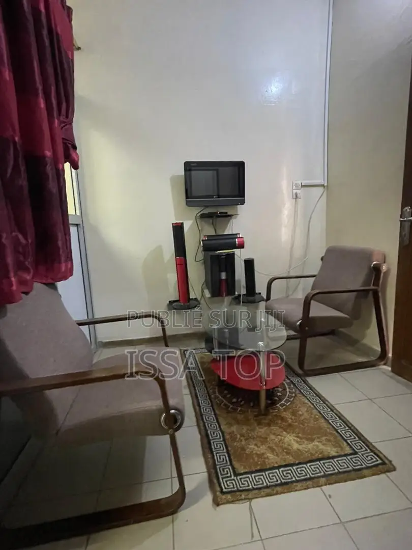 Furnished 1chbre Studio dans Patte d'Oie à Louer