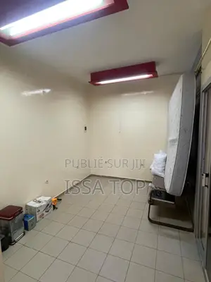 Furnished 1chbre Studio dans Patte d'Oie à Louer