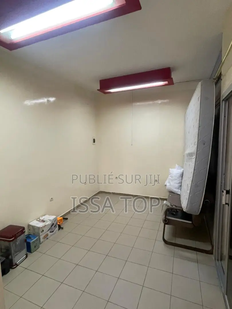 Furnished 1chbre Studio dans Patte d'Oie à Louer