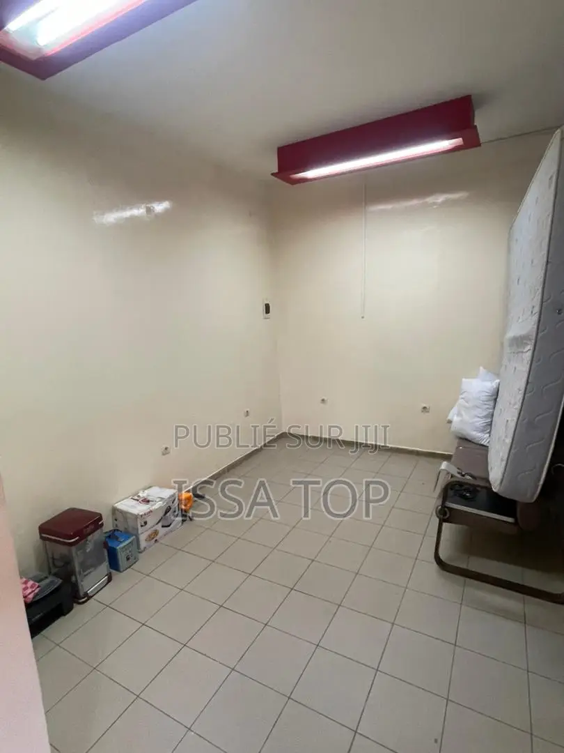 Furnished 1chbre Studio dans Patte d'Oie à Louer