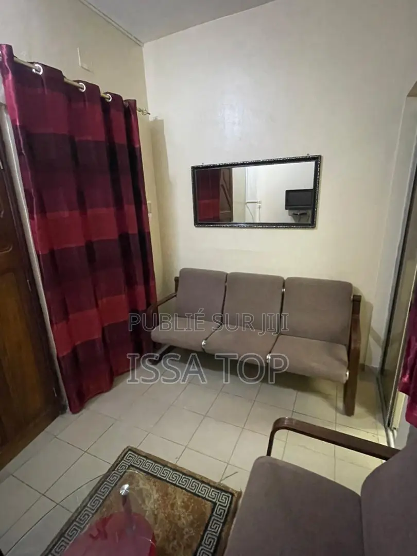 Furnished 1chbre Studio dans Patte d'Oie à Louer