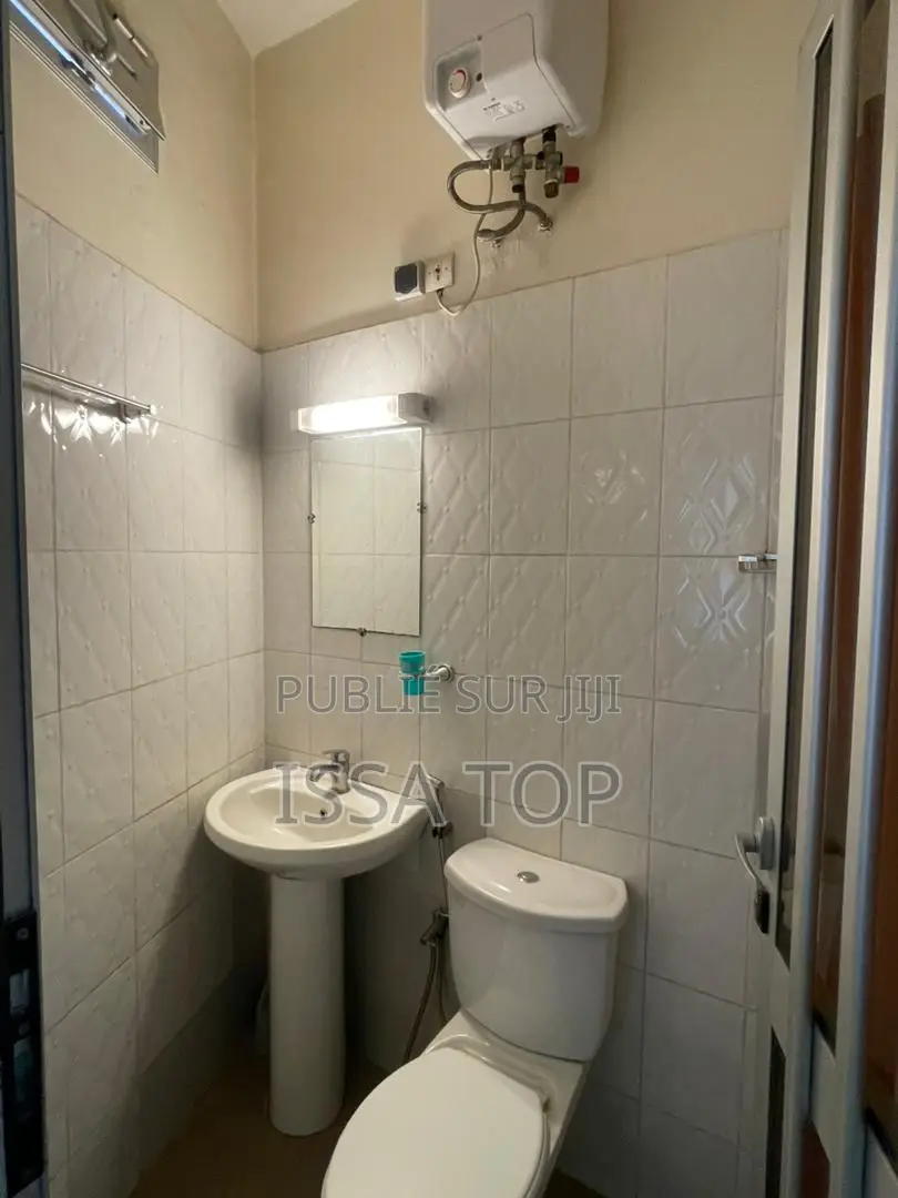 Furnished 1chbre Studio dans Patte d'Oie à Louer