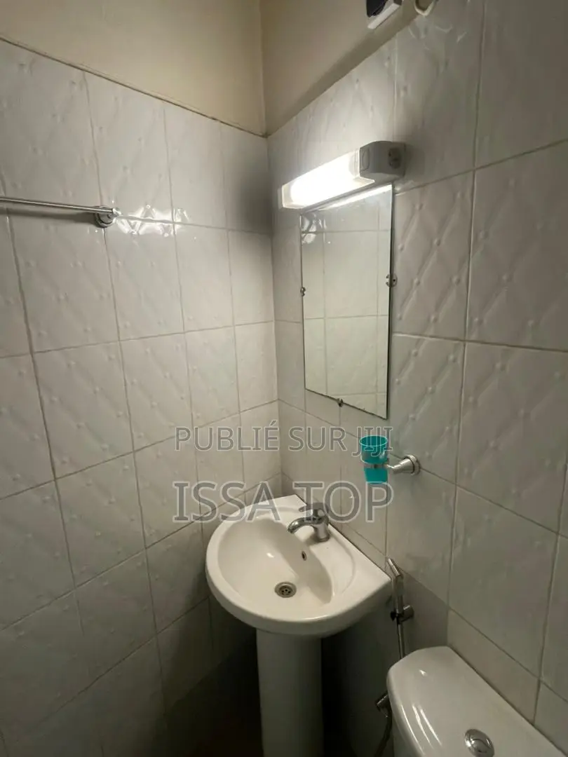 Furnished 1chbre Studio dans Patte d'Oie à Louer