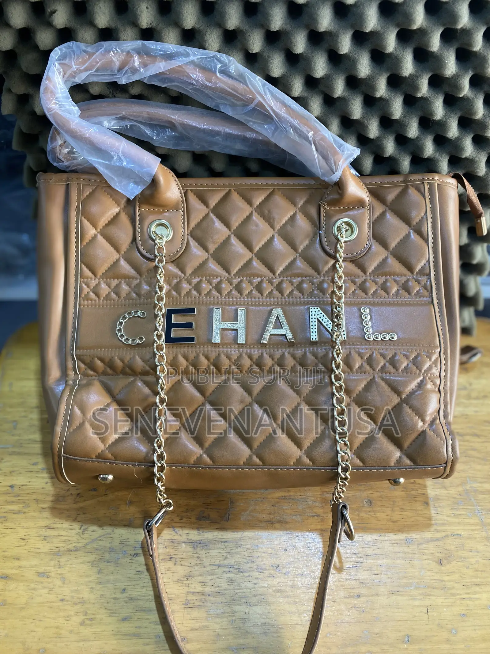 At Sacs Femmes Disponible