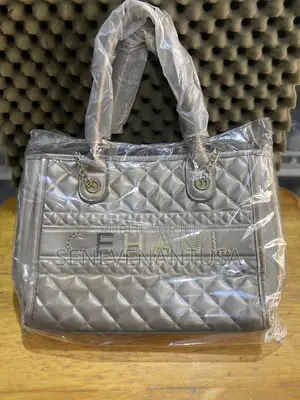 At Sacs Femmes Disponible