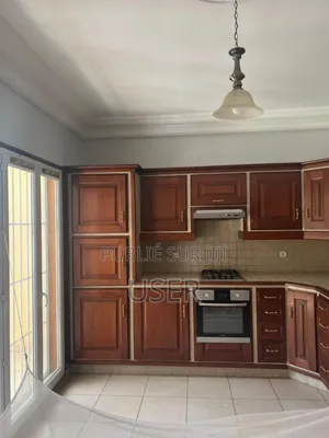 5chbre Maison dans Cisco, Almadies à Louer