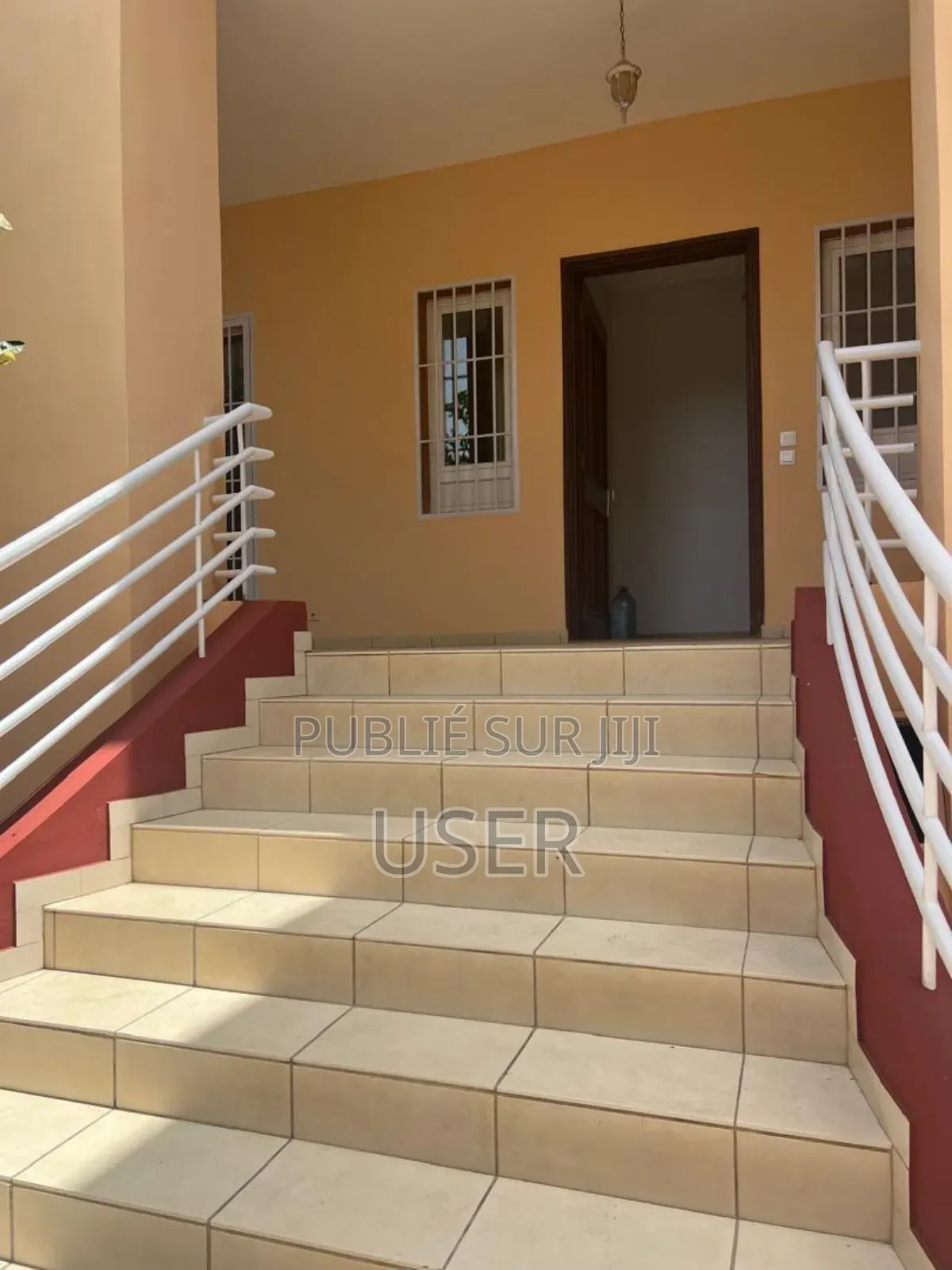 5chbre Maison dans Cisco, Almadies à Louer