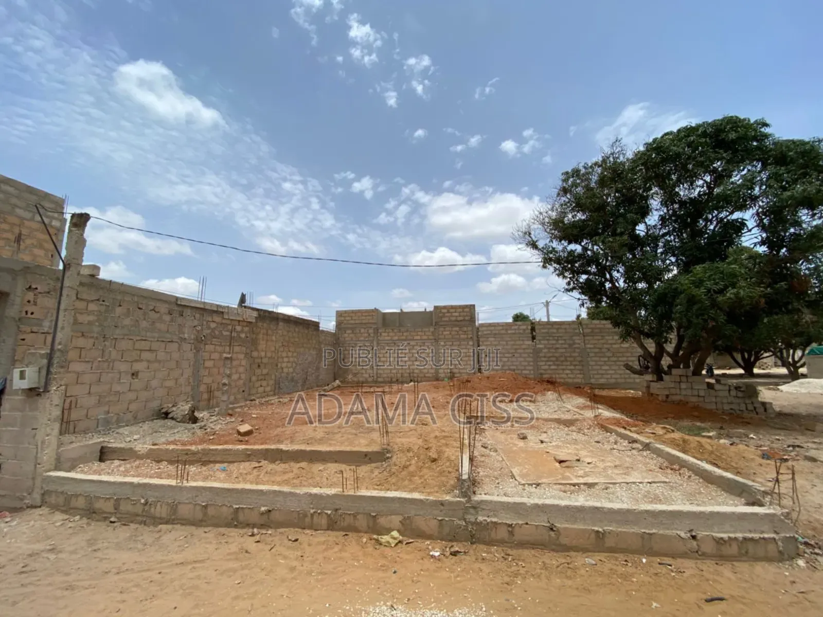 Terrain Avec Fondation À Vendre À Thiès