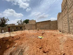 Terrain Avec Fondation À Vendre À Thiès