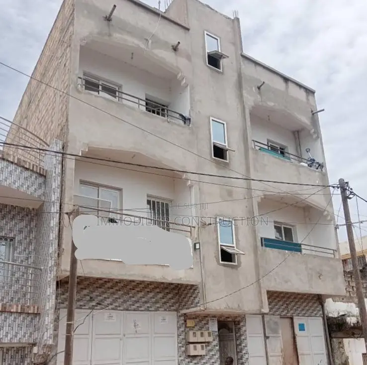 8chbre Blocs d'appartements dans Immeuble R+2, Parcelles Assainies