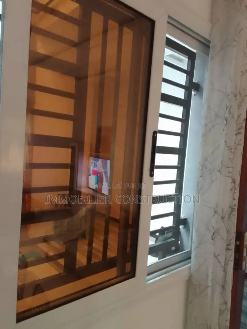 8chbre Blocs d'appartements dans Immeuble R+2, Parcelles Assainies