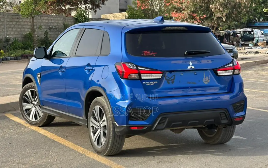 Mitsubishi Outlander 2021 Bleu