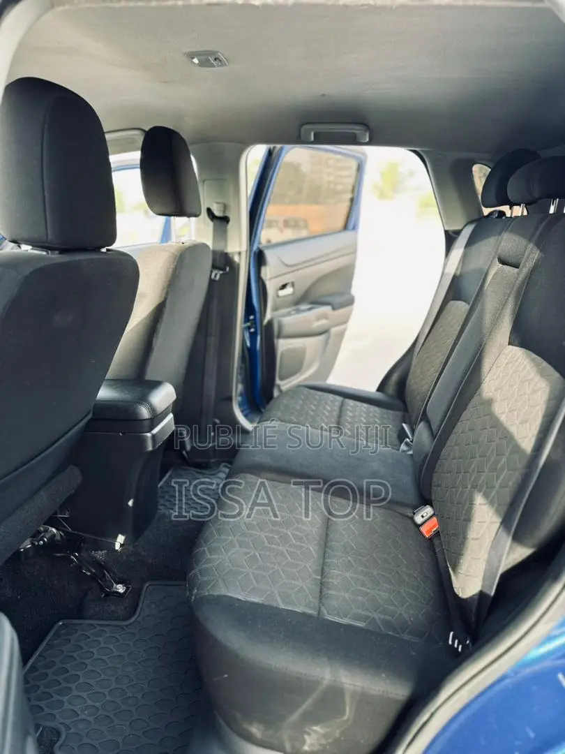 Mitsubishi Outlander 2021 Bleu