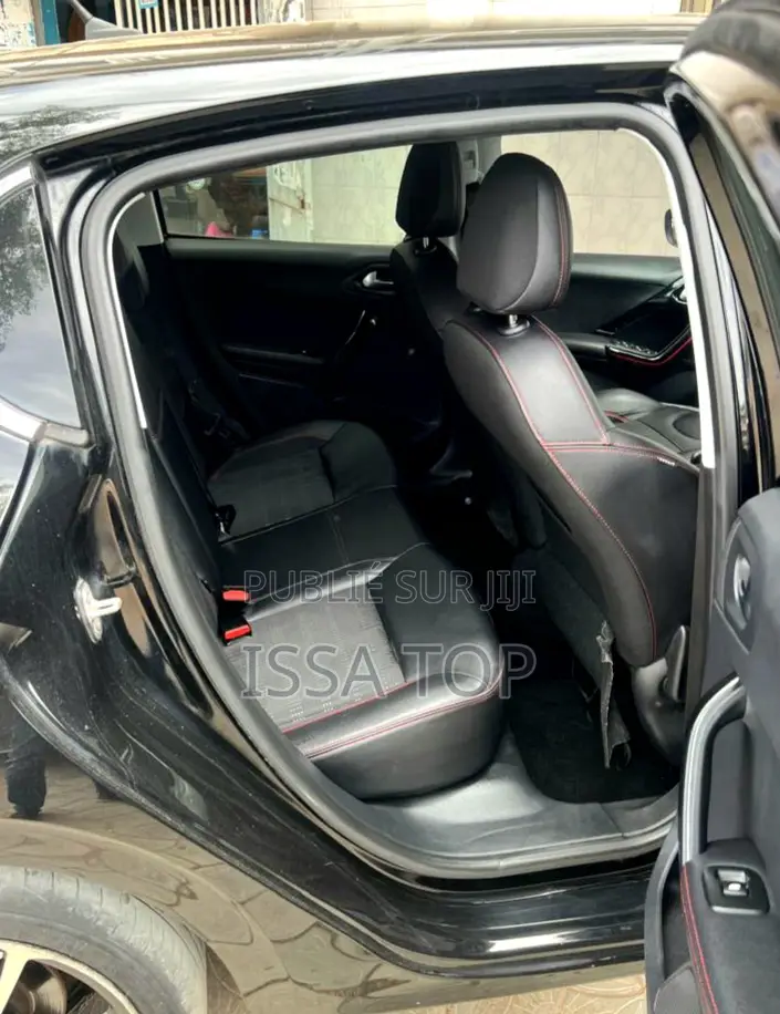 PEUGEOT 208 2018 Blanc