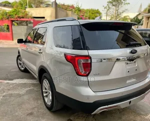 Ford Explorer 2017 Gris