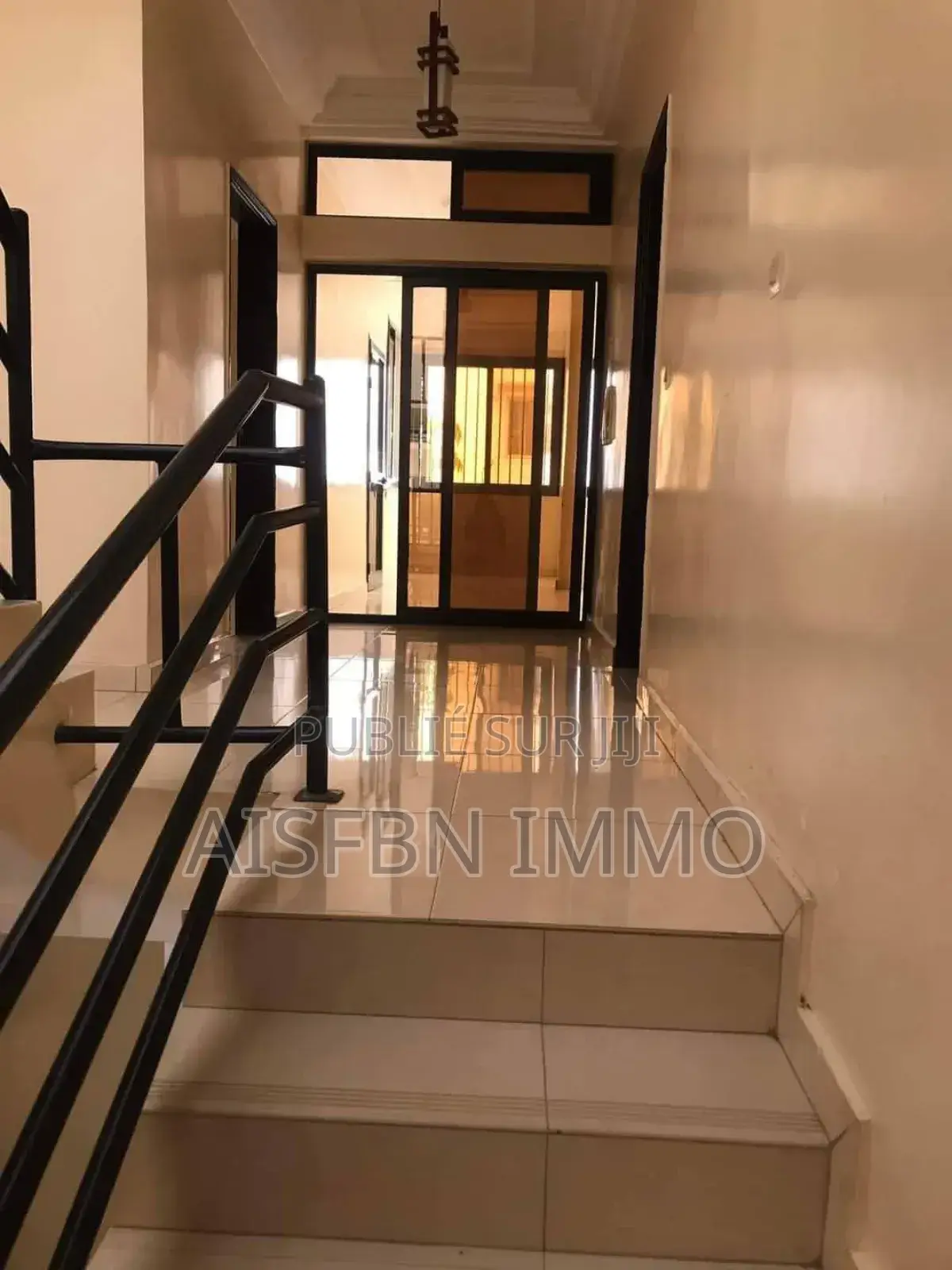 4chbre Villa dans Aisfbn Immo, Sicap-Liberté à Vendre