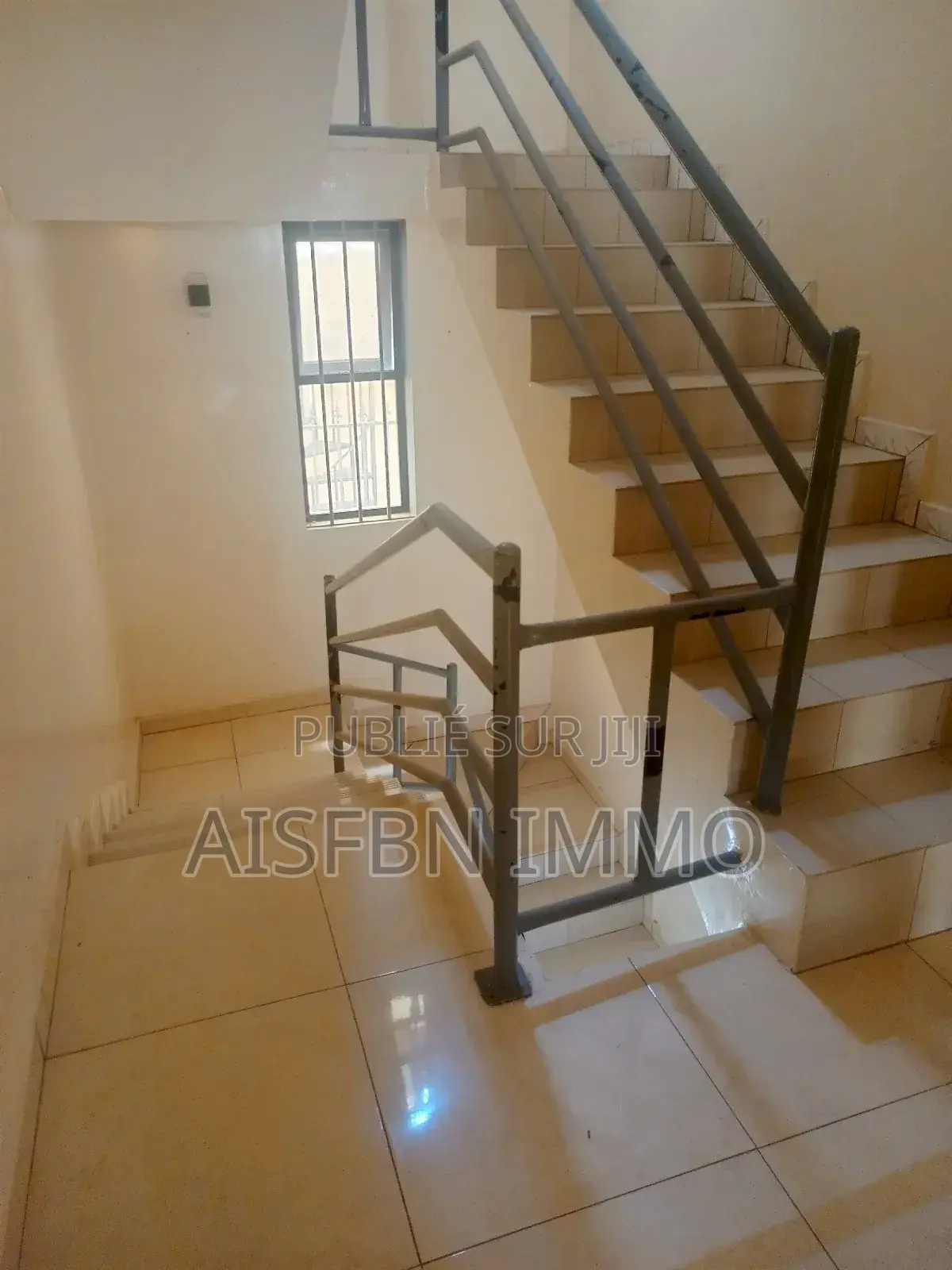 4chbre Villa dans Aisfbn Immo, Sicap-Liberté à Vendre