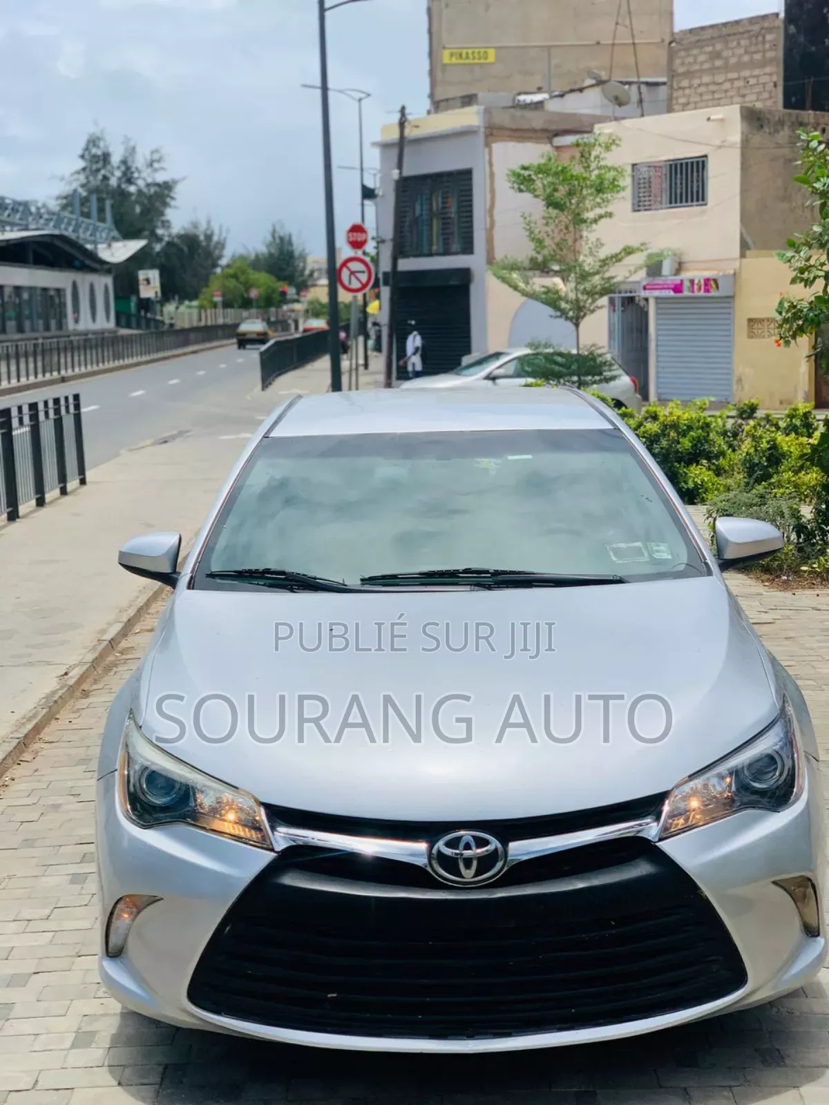 Toyota Camry LE 4dr Sedan (2.5L 4cyl 6A) 2015 Gris