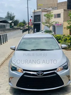 Photo - Toyota Camry LE 4dr Sedan (2.5L 4cyl 6A) 2015 Gris