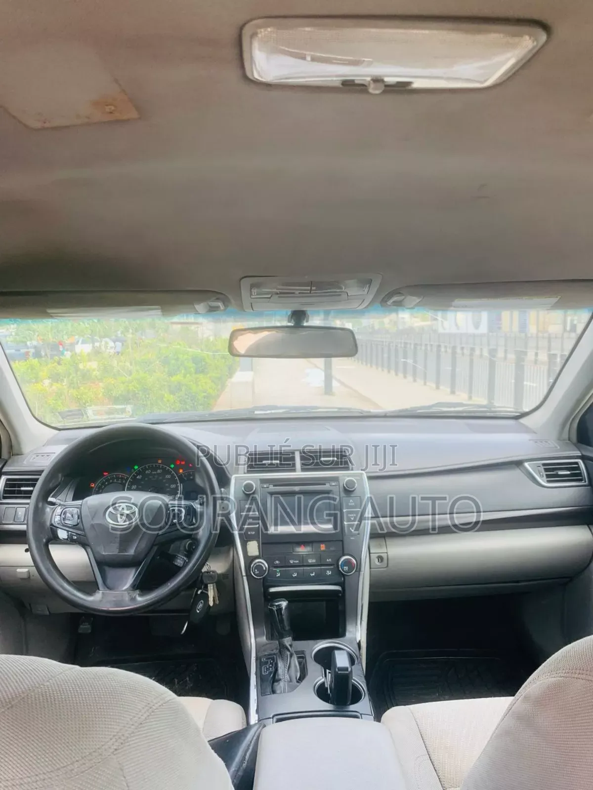 Toyota Camry LE 4dr Sedan (2.5L 4cyl 6A) 2015 Gris