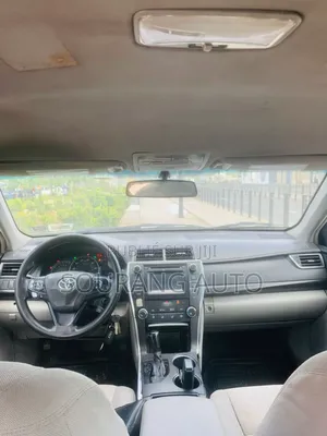 Toyota Camry LE 4dr Sedan (2.5L 4cyl 6A) 2015 Gris