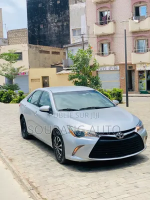 Toyota Camry LE 4dr Sedan (2.5L 4cyl 6A) 2015 Gris