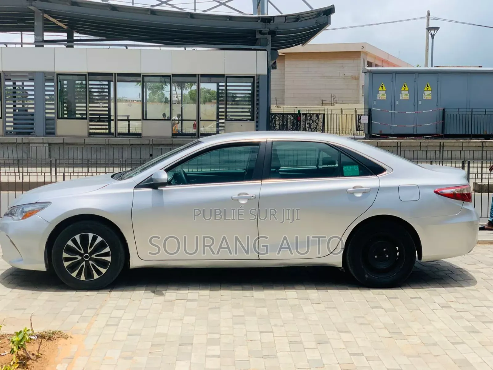 Toyota Camry LE 4dr Sedan (2.5L 4cyl 6A) 2015 Gris