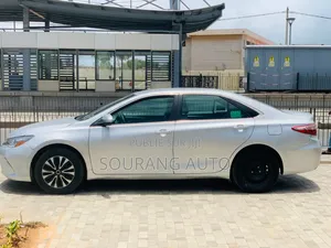 Toyota Camry LE 4dr Sedan (2.5L 4cyl 6A) 2015 Gris