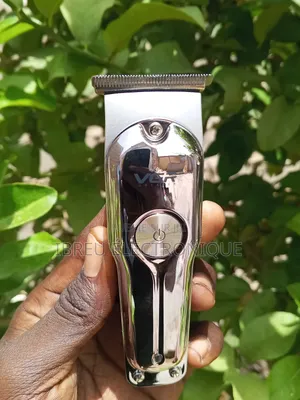 Cette Tondeuse VGR Professionnelle Allie Style, Puissance