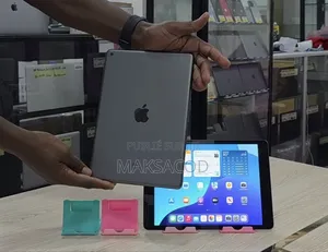 Pomme iPad 10.2 (2021) 256 GO Gris