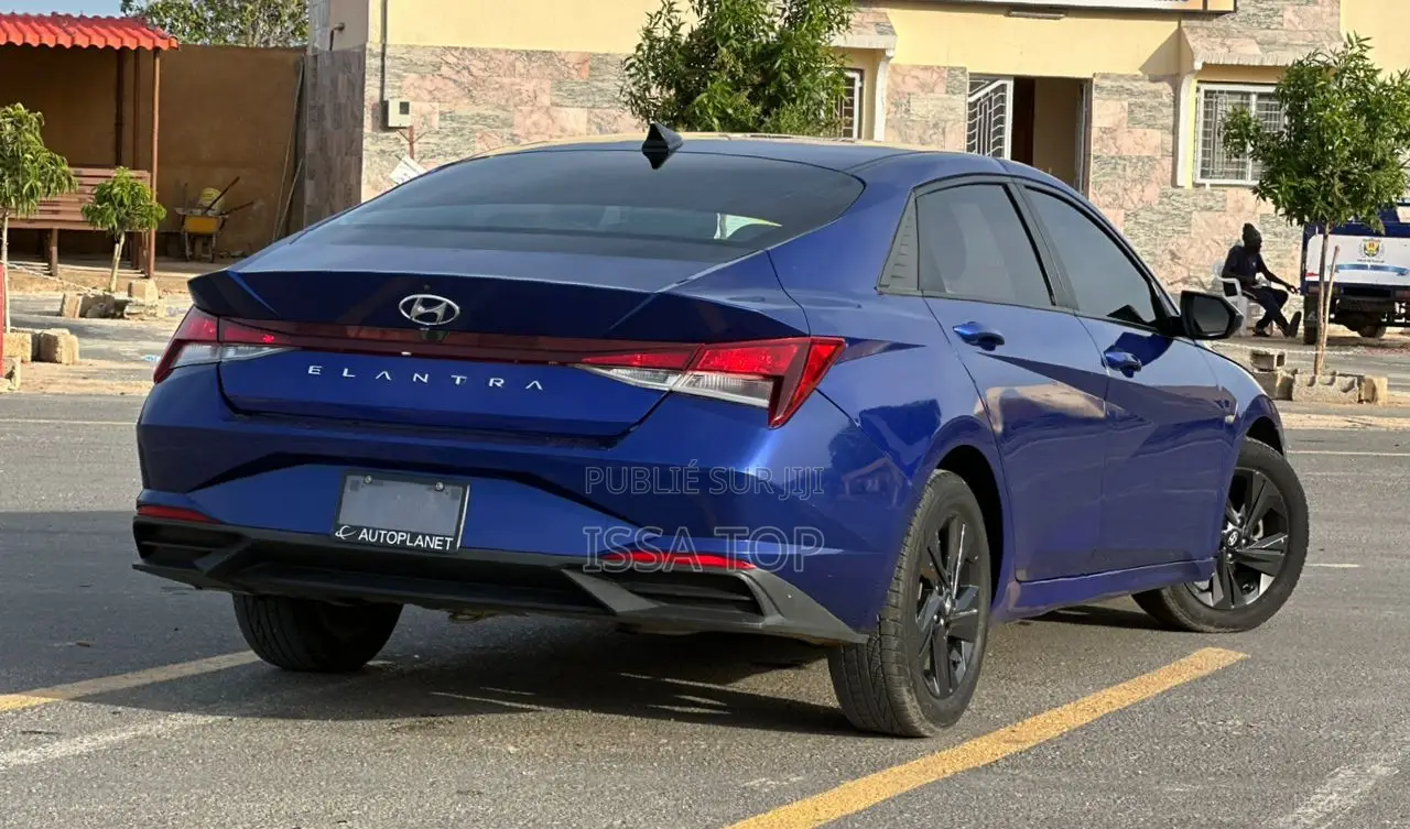 Hyundai Elantra 2021 Blue
