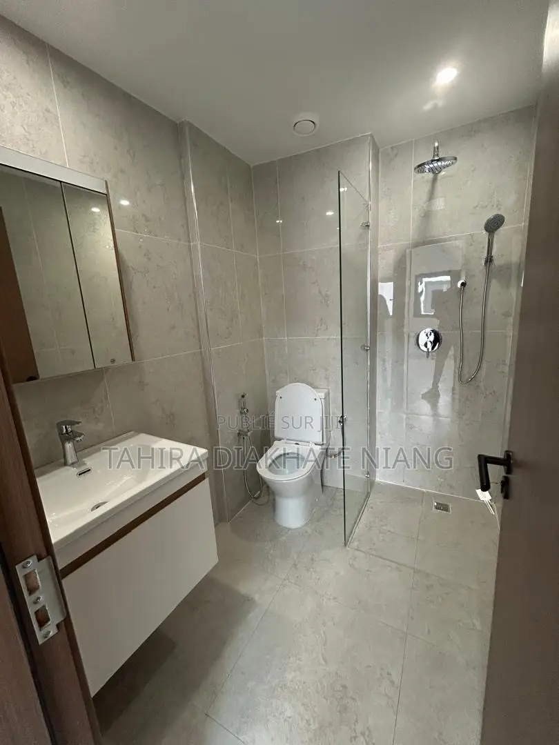 3chbre Appartement dans Fann-Point E-Amitié à Vendre