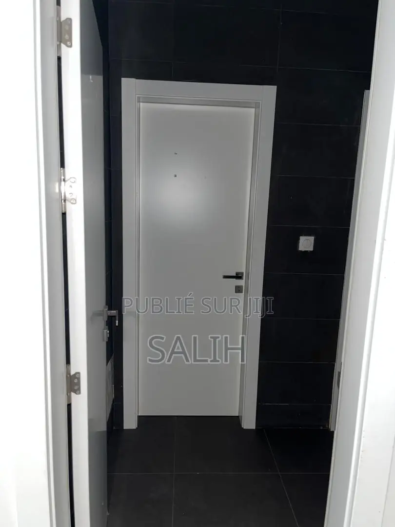 4chbre Blocs d'appartements dans Nguer, Fann-Point E-Amitié à Vendre