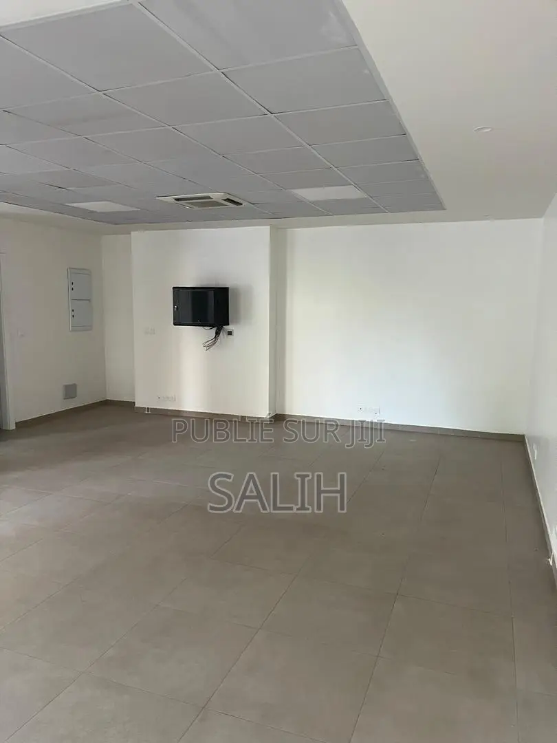 4chbre Blocs d'appartements dans Nguer, Fann-Point E-Amitié à Vendre