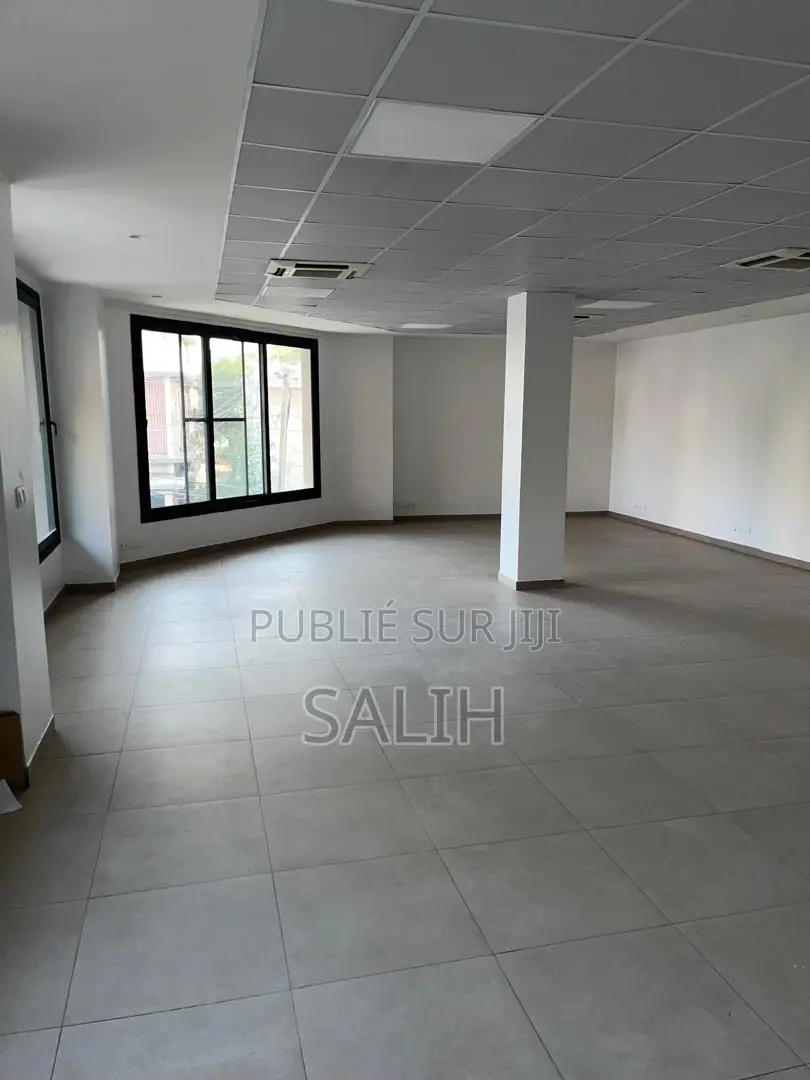 4chbre Blocs d'appartements dans Nguer, Fann-Point E-Amitié à Vendre