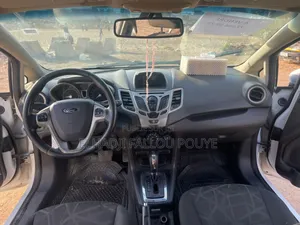 Ford Fiesta 2012 Blanc