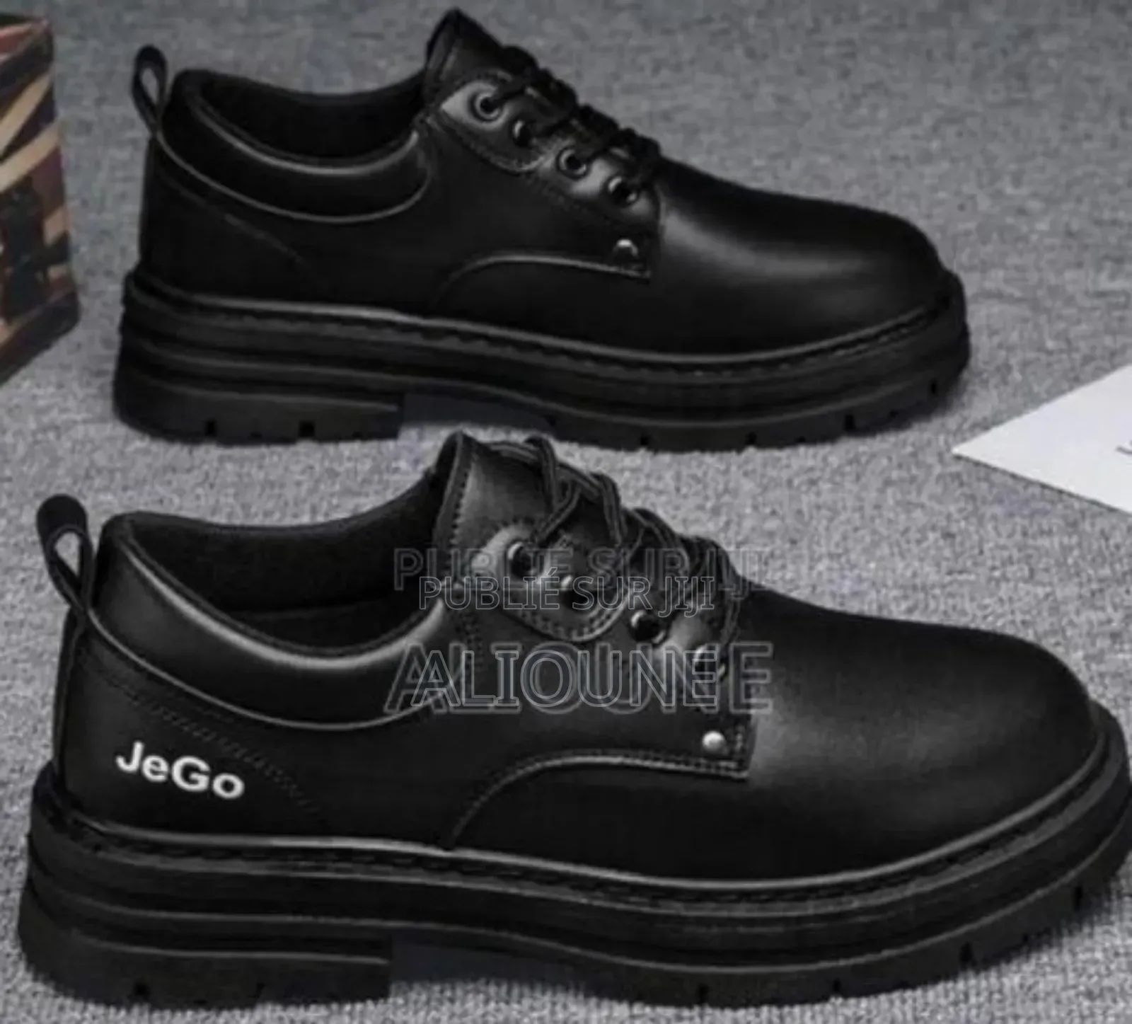 Vendeur De Chaussures Hommes