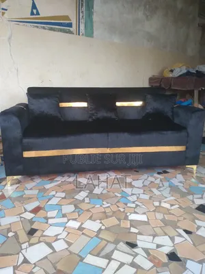 Canapé 3place Disponible