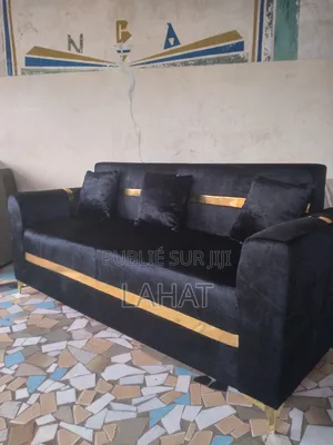 Canapé 3place Disponible