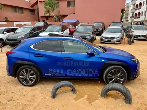 Lexus UX 2021 Bleu
