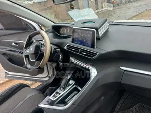 PEUGEOT 5008 2018 Blanc