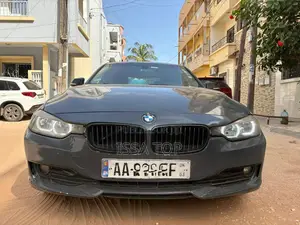 Photo - BMW 320i 2015 Gris