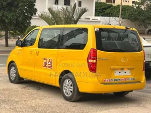 Hyundai Starex 2017 Jaune