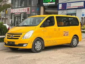 Hyundai Starex 2017 Jaune